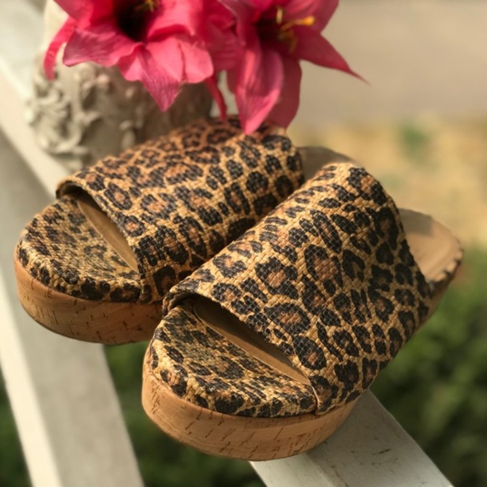 Stuart Weitzman Women's Leopard Platform Slide - Picture 3 of 14